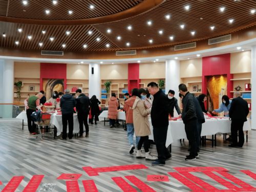 翰墨飄香送祝福 福建高院機(jī)關(guān)開展 寫春聯(lián) 送文化 活動(dòng)